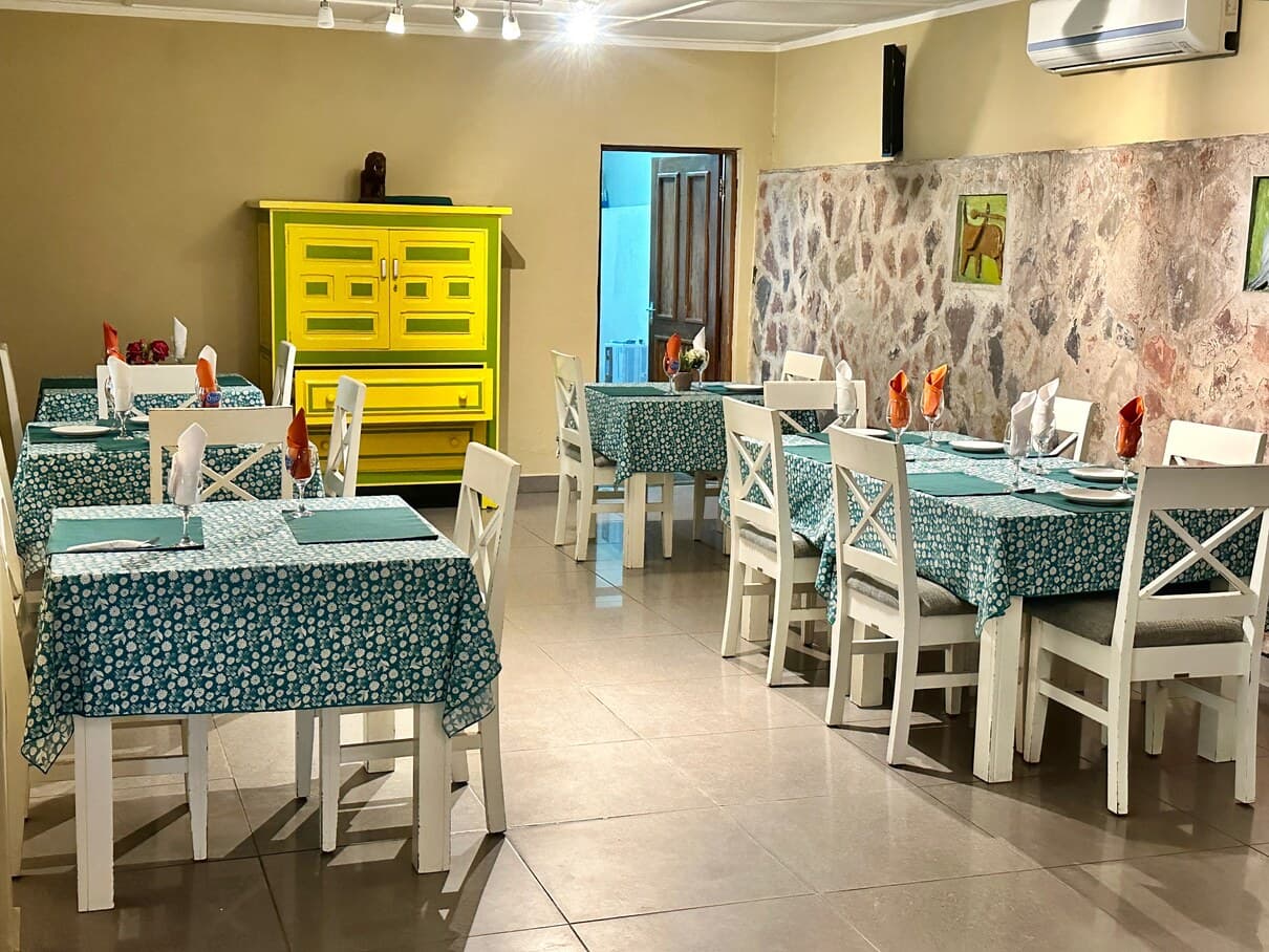 Terrasse en pierre du restaurant italien du zoo